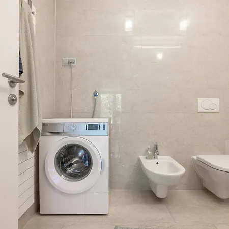 Sunrise With Private Parking Apartmán