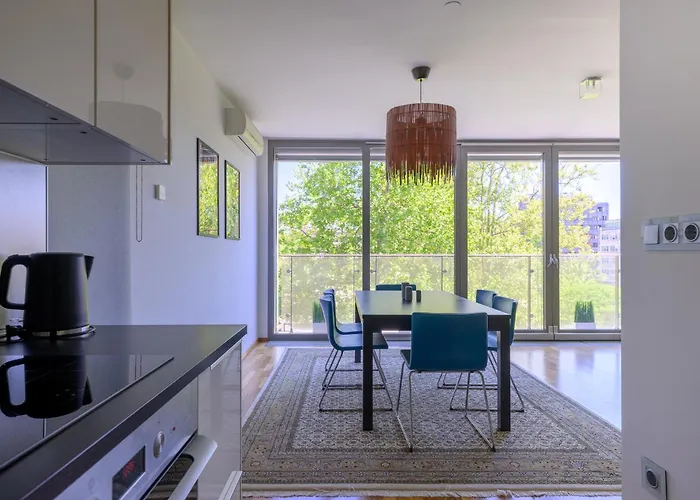 Sunrise With Private Parking Apartment