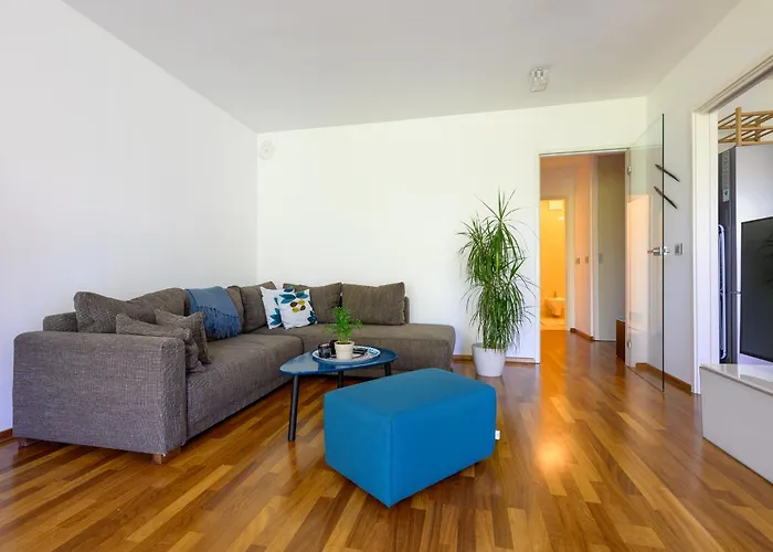 Sunrise With Private Parking Apartment *