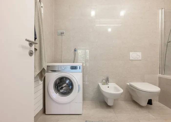 Sunrise With Private Parking Apartment